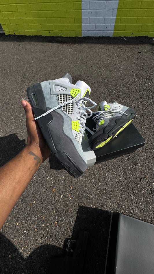 AJ 4's “SE NEON”