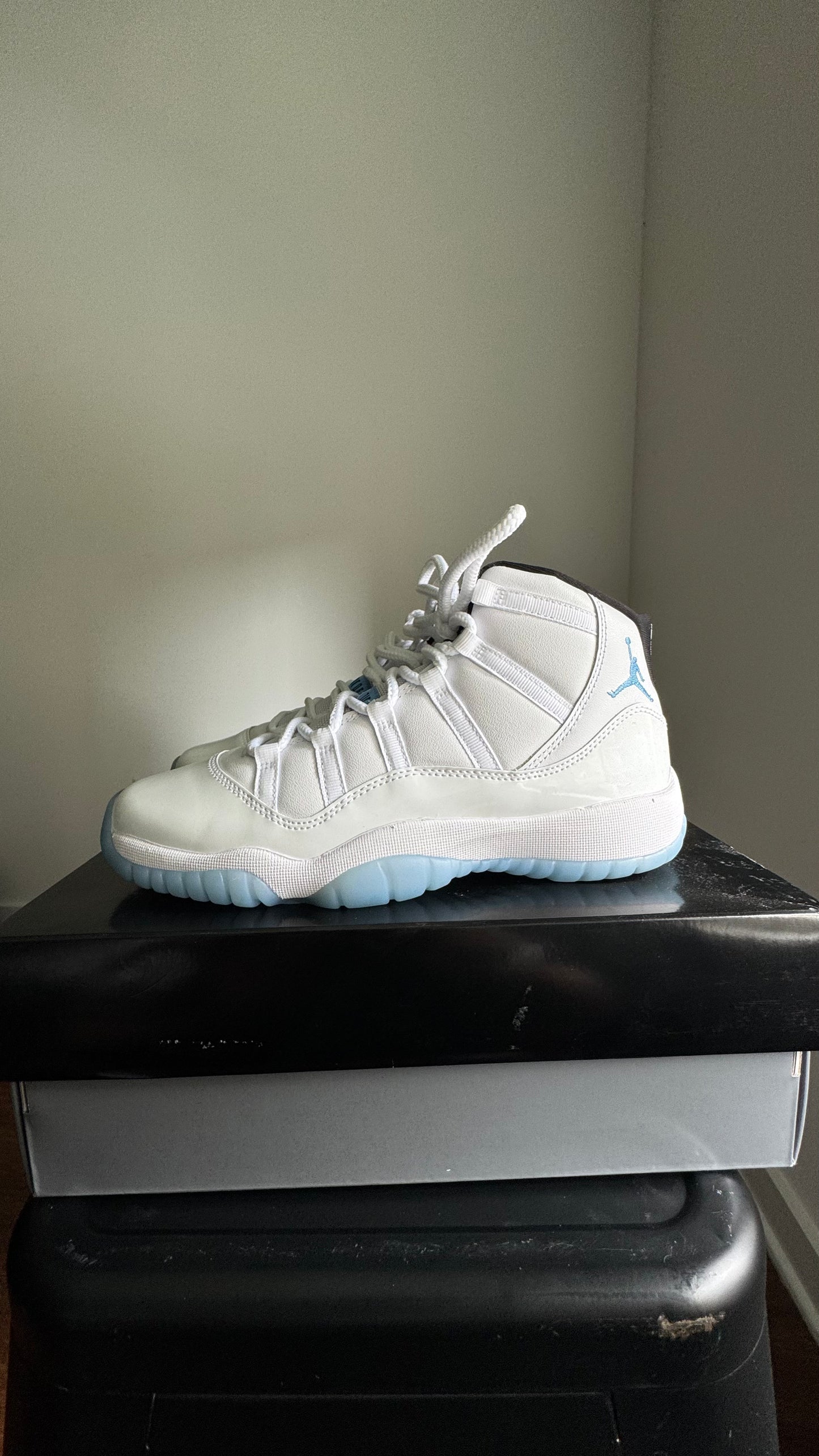 AJ 11’S Legend Blue